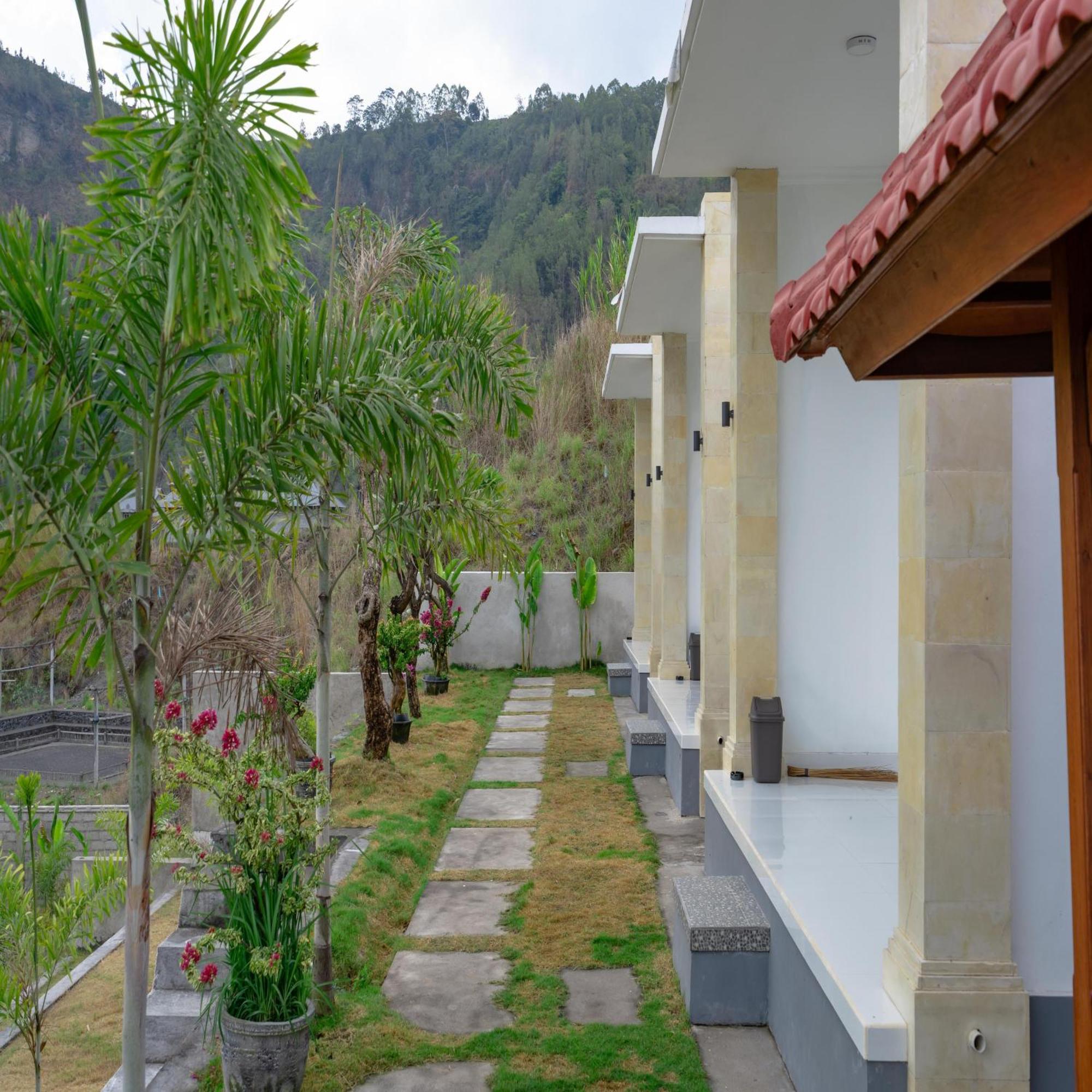 Batur Kencana Villa Mitra Reddoorz Baturaja  Εξωτερικό φωτογραφία
