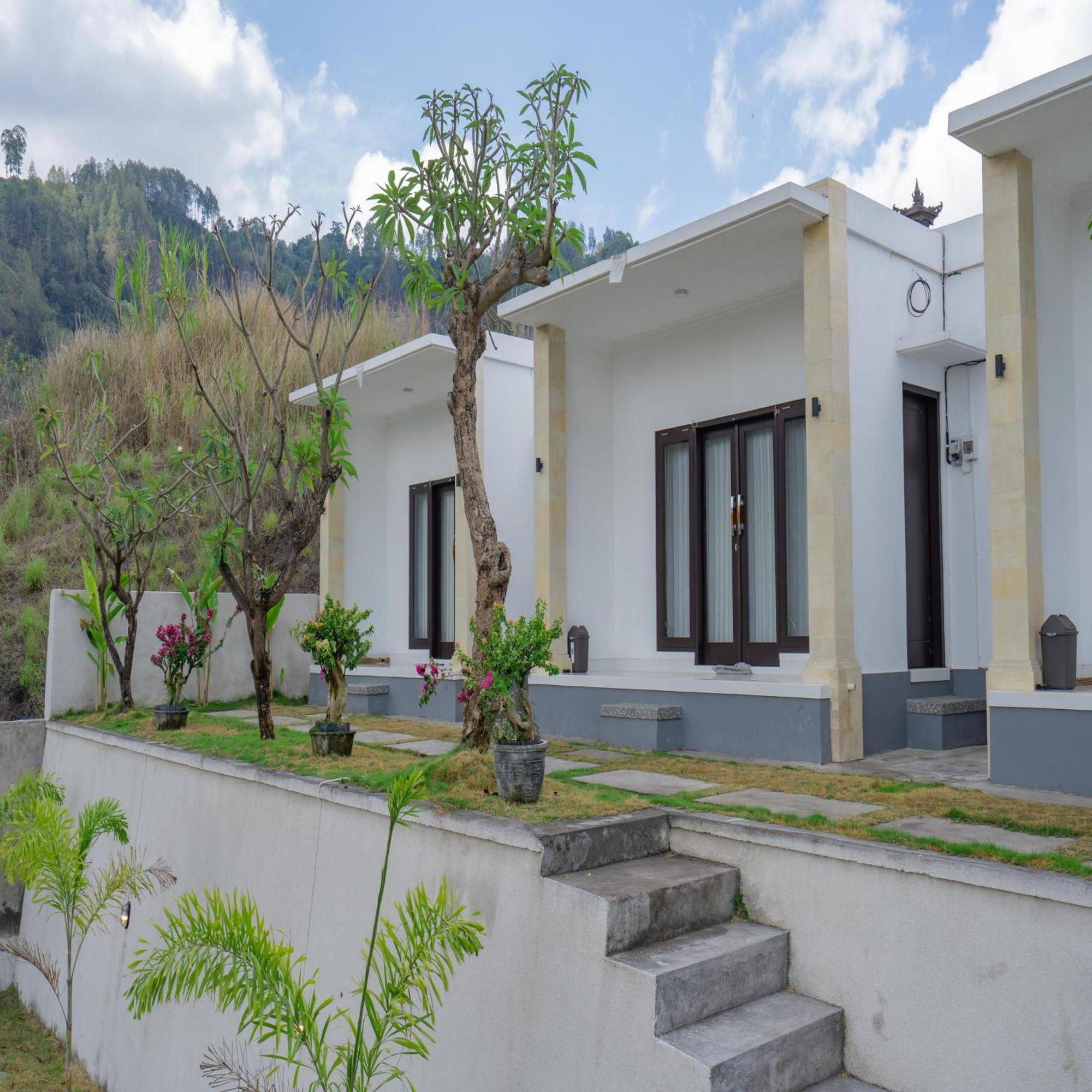 Batur Kencana Villa Mitra Reddoorz Baturaja  Εξωτερικό φωτογραφία